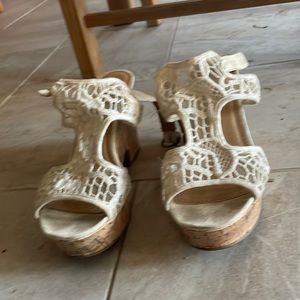 Size 6.5w white lace and tan heel 3in heel with buckle fastener